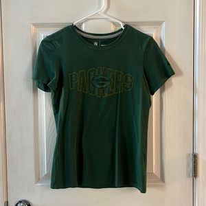 Women’s green NFL Packers shirt size medium